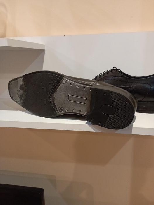 Нові шкіряні туфлі Bata 46