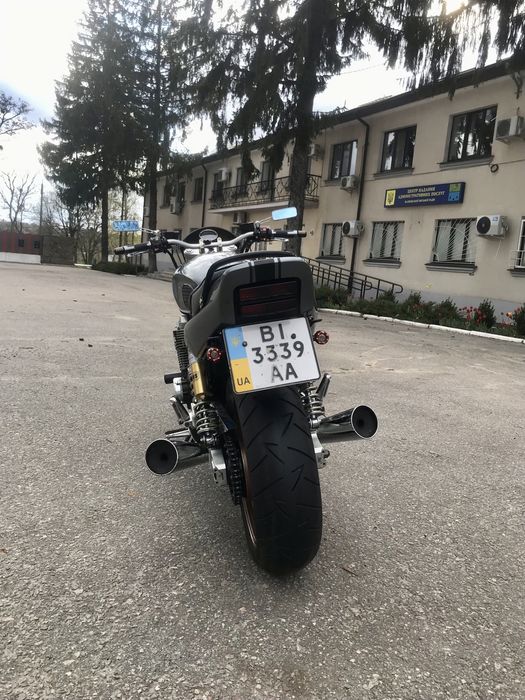 Легендарний Ямаха XJR 1200 в крутому відреставрованому стані