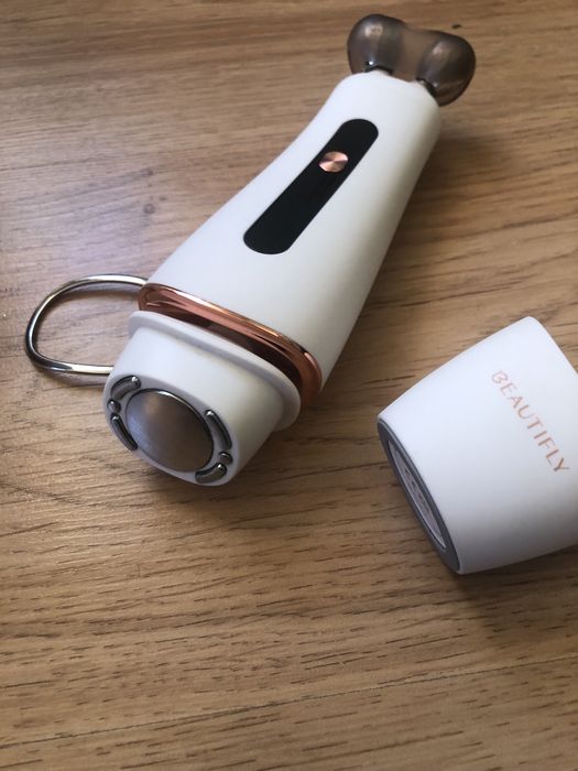 Urządzenie liftingujące B-Booster PRO masażer z falami radiowymi RF