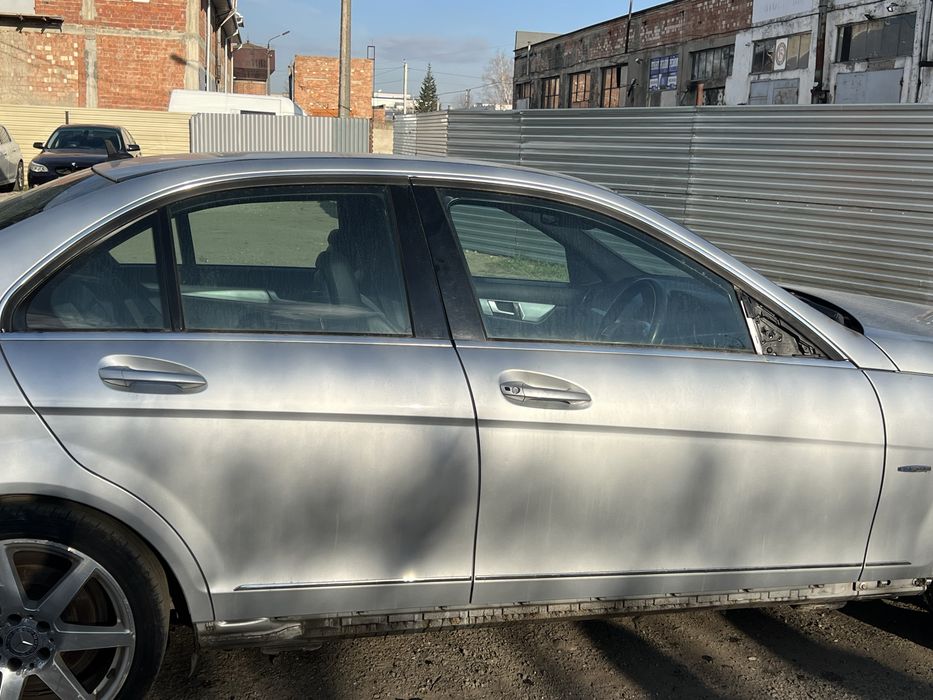Двері Mercedes Benz W204 C klass колір C775