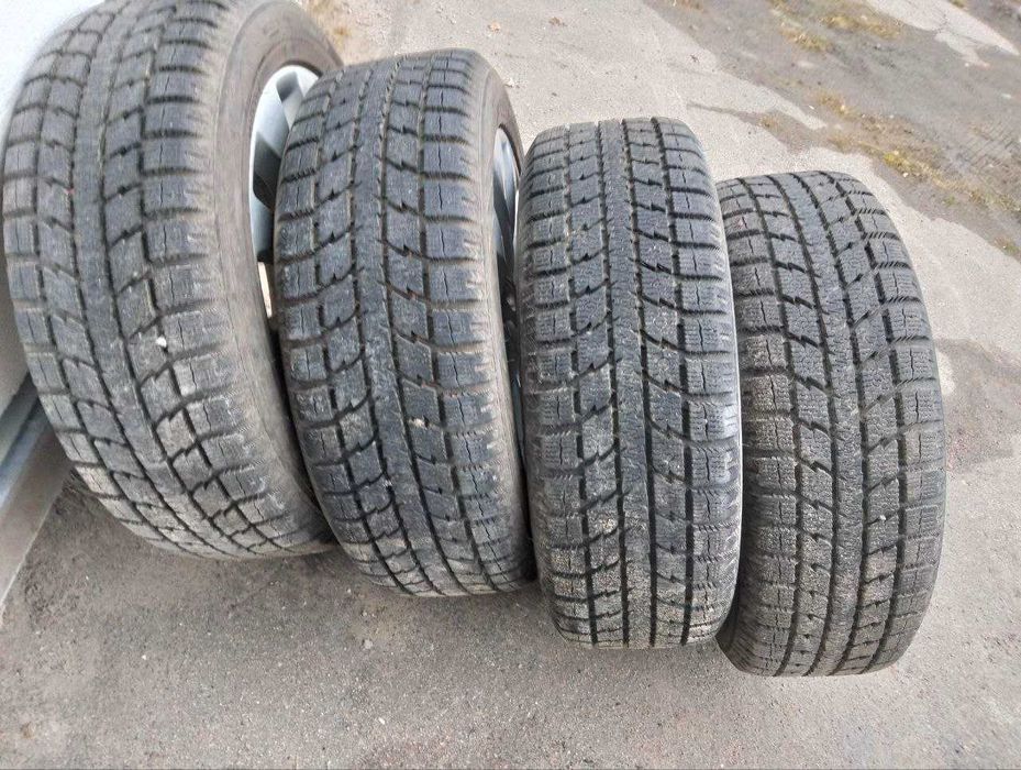 Продам зимние шины Toyo Observe GSI-5 215/55 R18" W+S   4 штуки