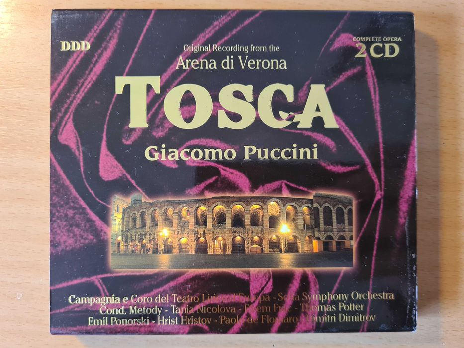 CD audio com a ópera de Giacomo Puccini "A Tosca"