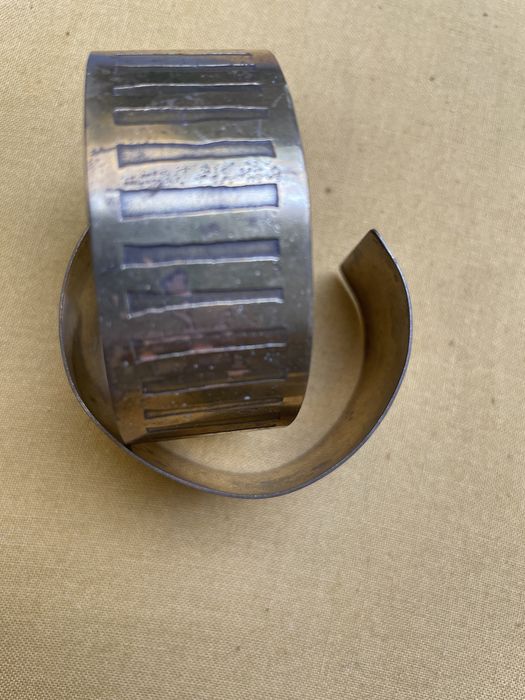 Pulseiras metal grossas anos 80
