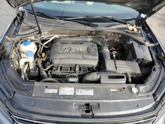 Декоративна кришка двигуна Volkswagen Passat 1.8 TSI 11-19 рік.