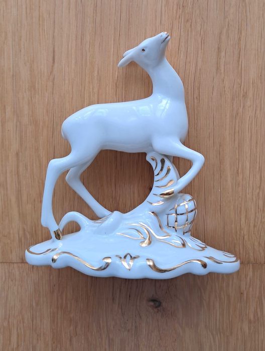 Figurka jelenia Royal Dux Bohemia z lat 60-70-tych XX w.