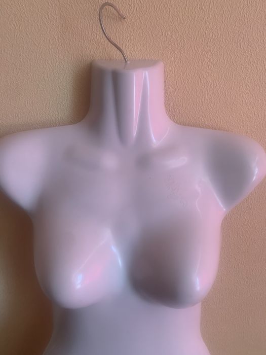 Манеке полуторс подвесной, с крючками