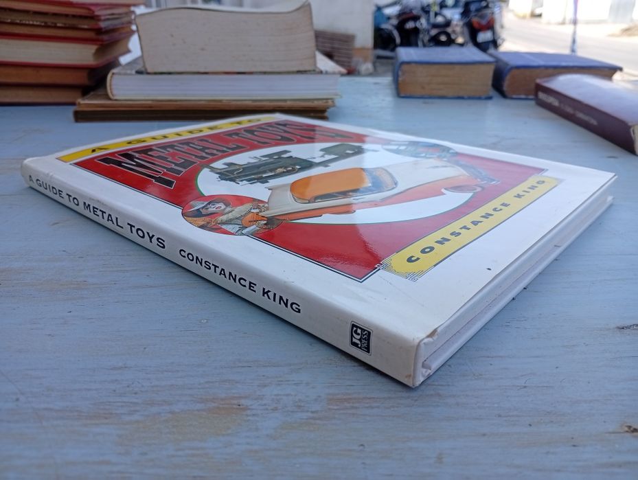 Livro "A Guide to Metal Toys" – Constance King
