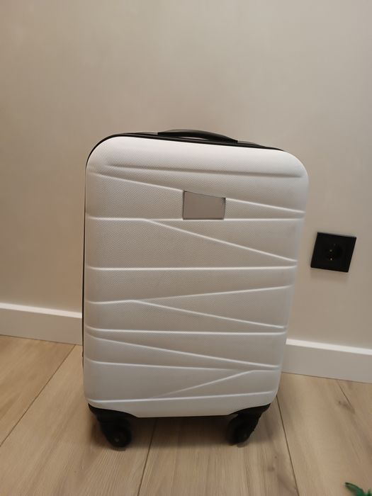 Продам чемодан на 10 кг