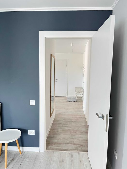 Продам простору квартиру-студію з панорамним виглядом по Коновальця