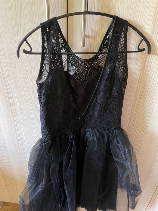 Czarna tiulowa sukienka