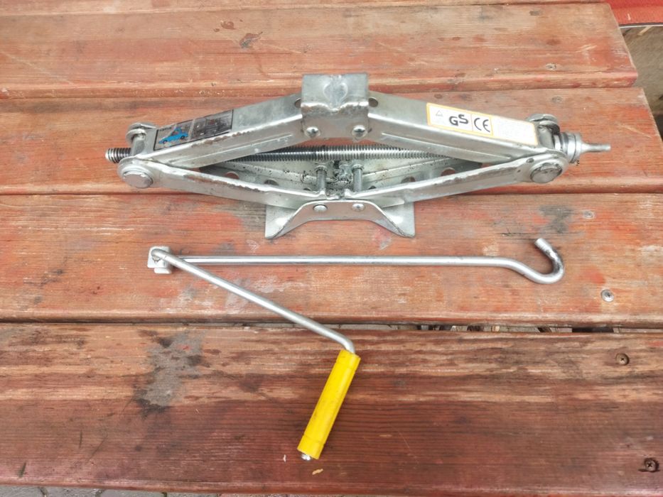 Домкрат Універсальний на 1.5 тонни