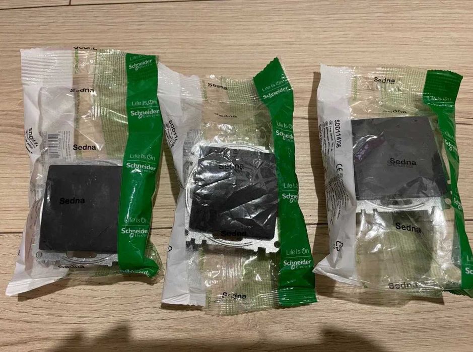 Вимикачі Schneider Electric Sedna Design чорного кольору