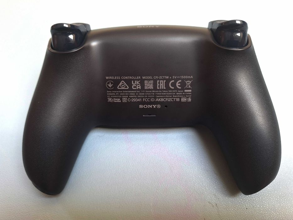 Comando PS5 Preto com Kit ExtremeRate Dourado