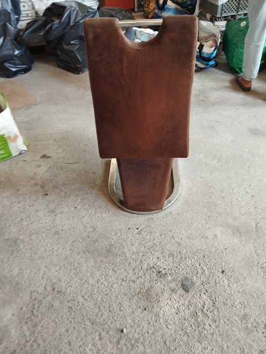 4 cadeiras, 15 euros cada uma.