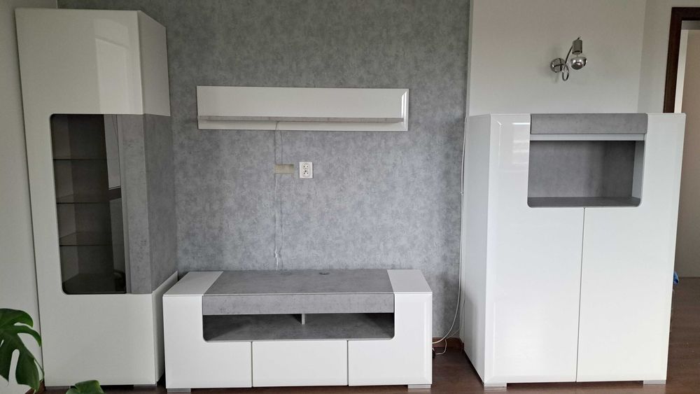 komplet mebli białych z wstawką a'la beton w bardzo dobrym stanie