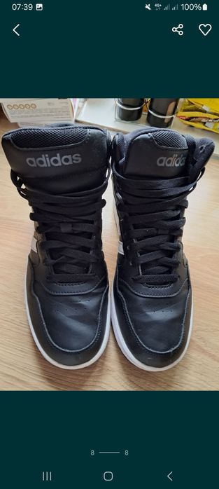 Продаю классные кроссовки адидас