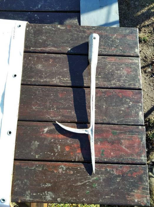 Лопаты.грабли. вилы.ухваты сапки.багры.