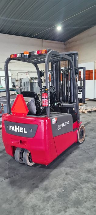 Empilhador Fahel FCE18 elétrico