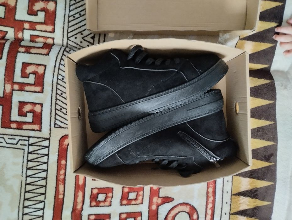 Продам красовки  ,нові ,розмір 41ціна 400 грн .