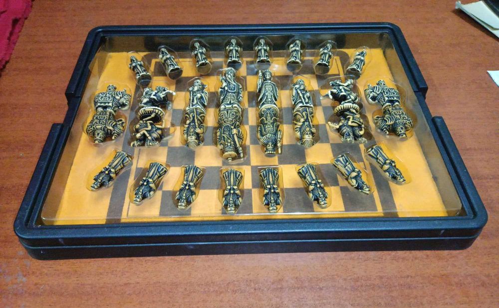 Jogo de Xadrez  Playbox (Anos 80) – Figurinas Chinesas
