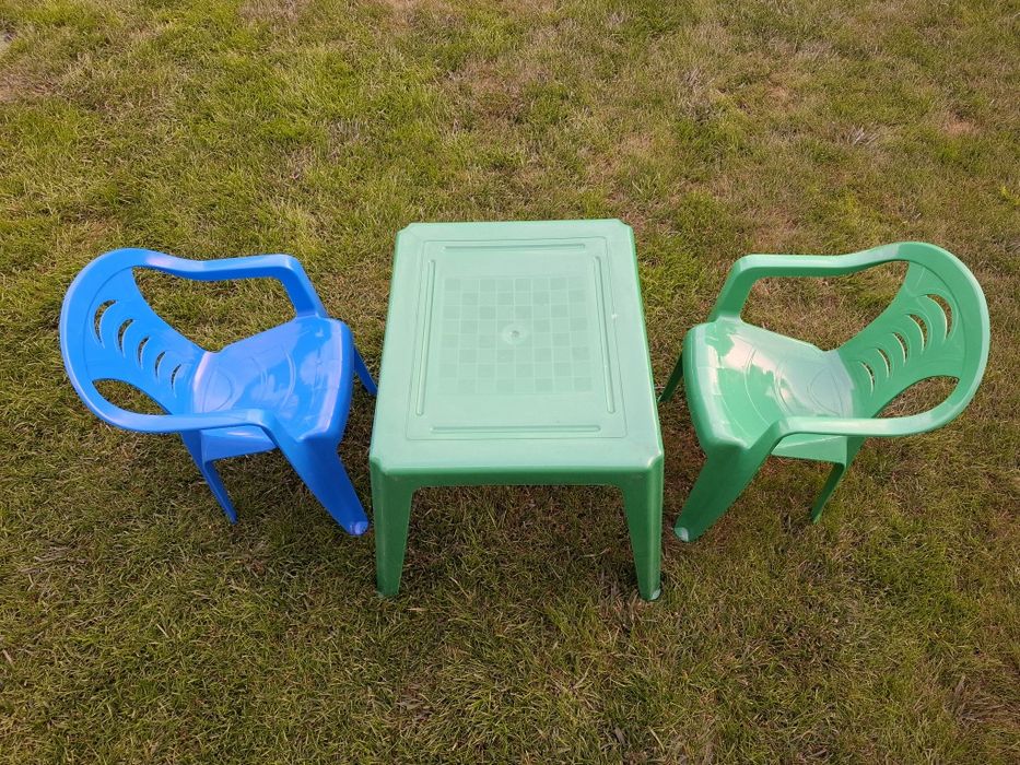 Zestaw mebli dla dzieci 2 krzesła + stół