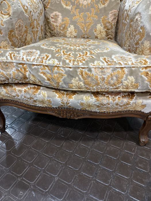 Sofa em veludo brocado