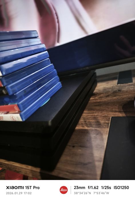 Ps4 pro 1 TB (terabyte).