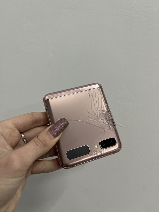 Телефон Samsung Galaxy Flip Z 8/128gb