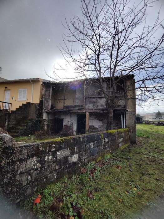 Casa para Reconstrução em Passô (Moimenta da Beira)