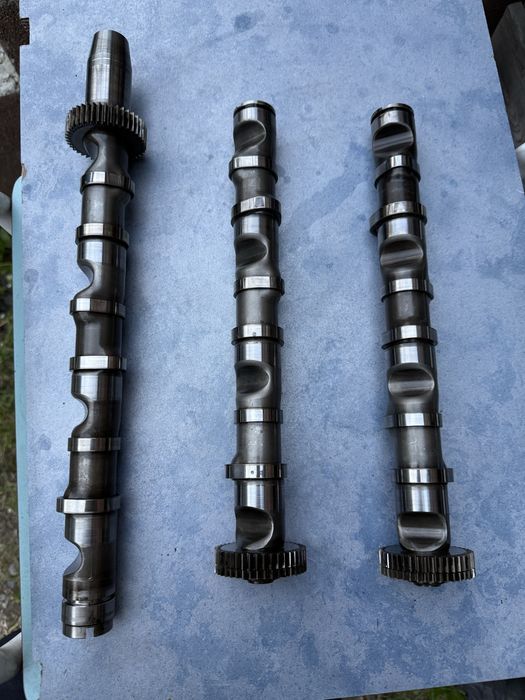 Wałek rozrządu Audi A6 2.5 tdi Bdg oryginał