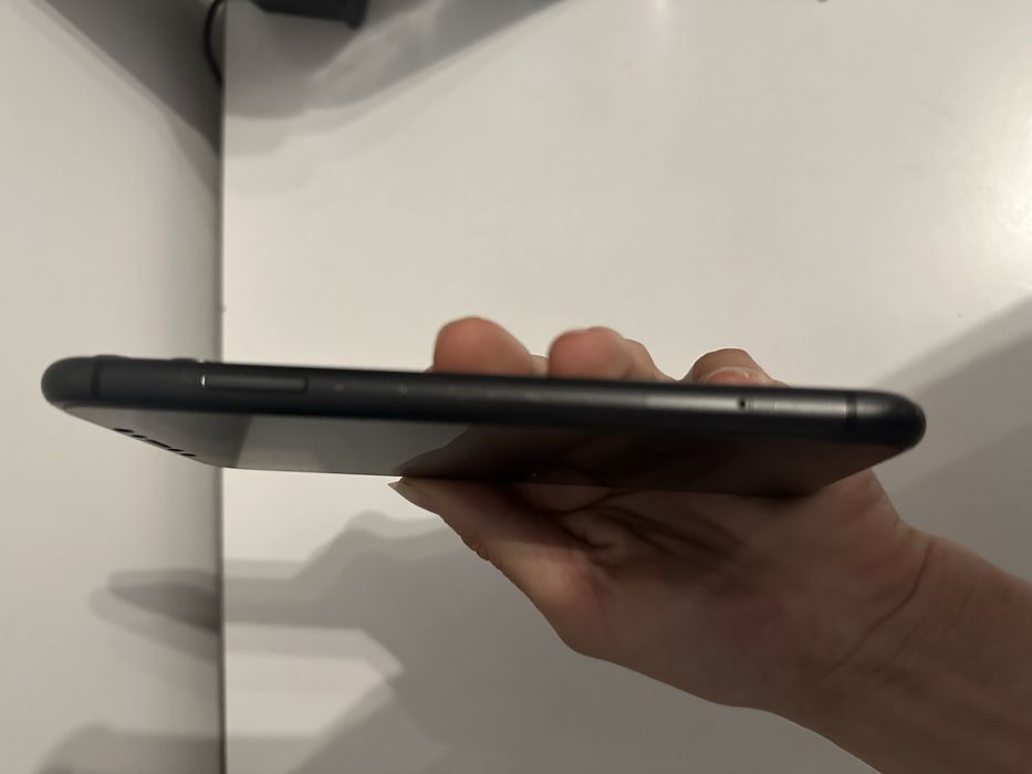 Sprzedam iPhone 11 64 GB – czarny