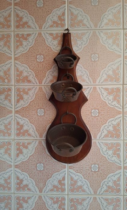 Peça decorativa em madeira e cobre