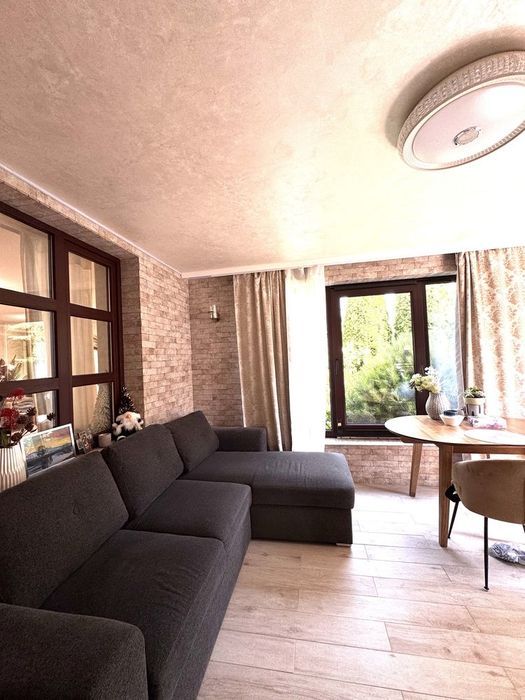 Власний будинок з басейном