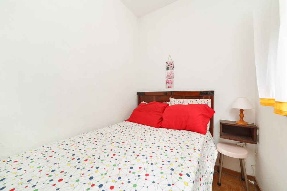 Cama maciça com 1,20mx1,90m