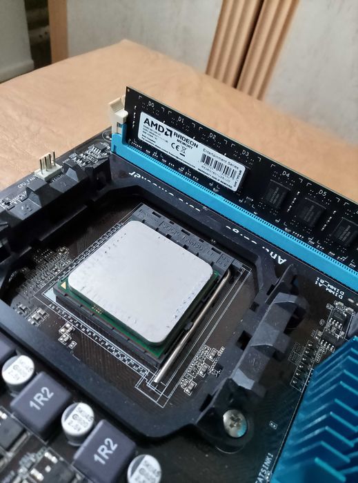 Комплект AM3+ FX 4320 8 Gb ОЗУ. HD 7850 2 Gb