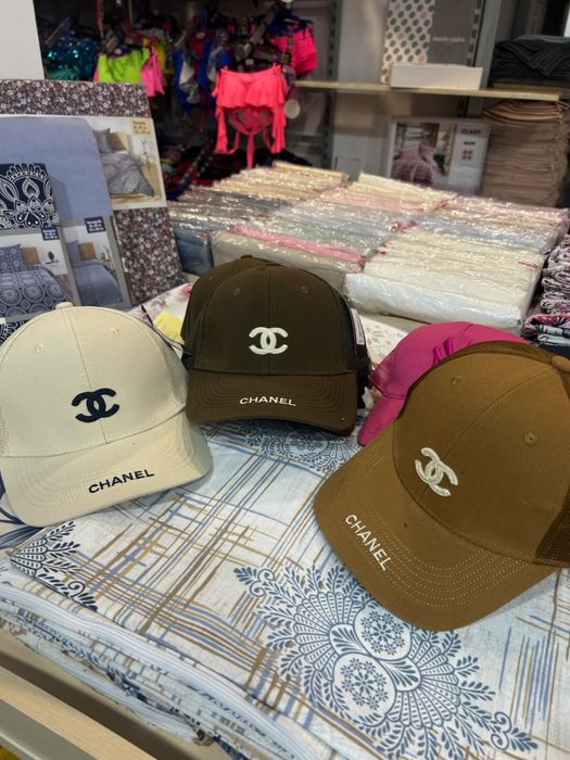 Продам кепки унісекс , chanel