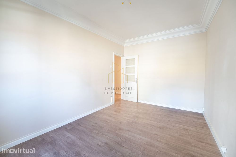Apartamento T4 Remodelado em Campolide