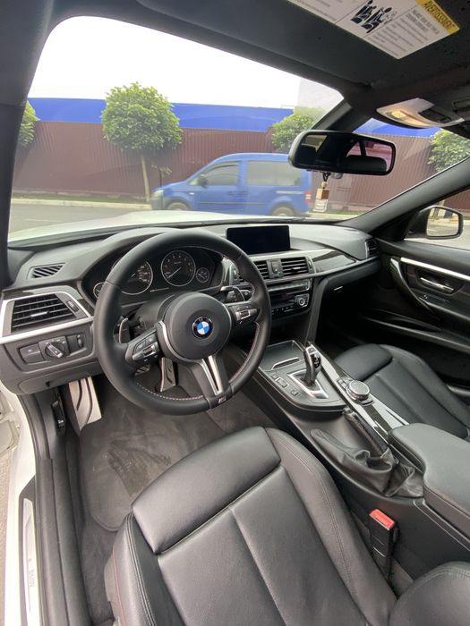 BMW 3 Series  330i  2016 рік 2,0