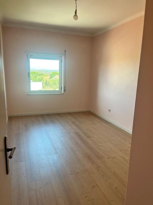 Apartamento T3 para Arrendamento no centro de Meirinhas
