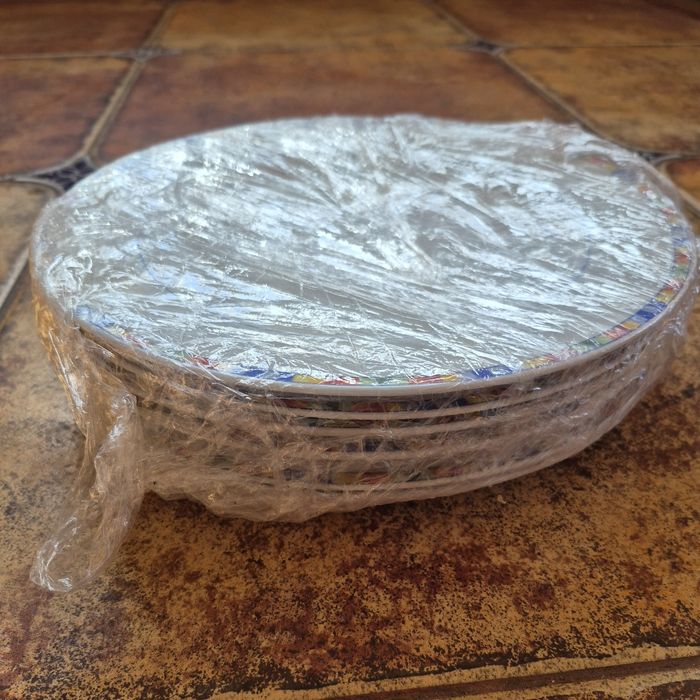 Віддам набір тарілок