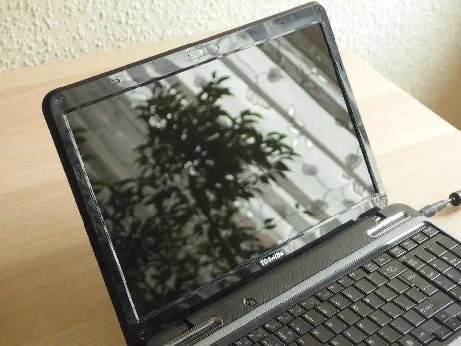 15,6" TOSHIBA L755 intel i5 2,5GHz 8GB RAM 120GB SSD GT-520M ноутбук