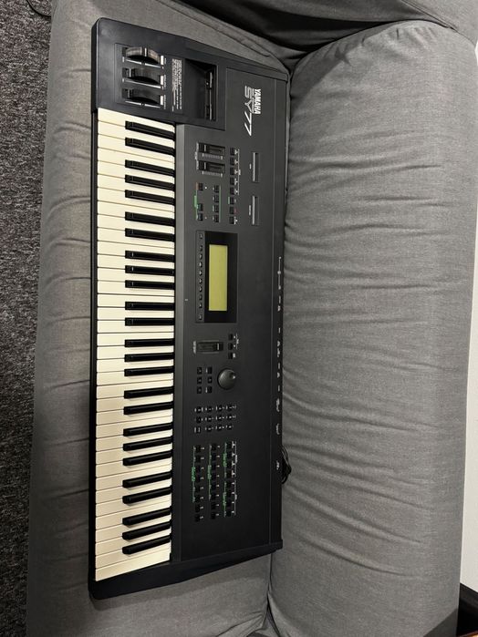 Sintetizador Yamaha SY-77