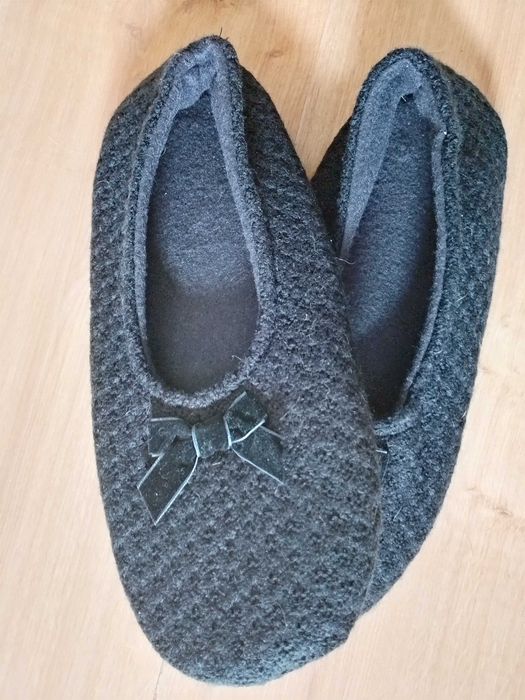 Papcie damskie 40-41 nowe czarne