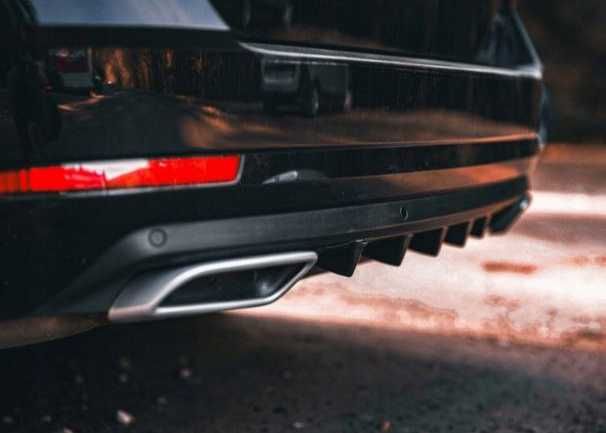 Накладка на задний бампер Skoda Octavia пластиковая универсальная