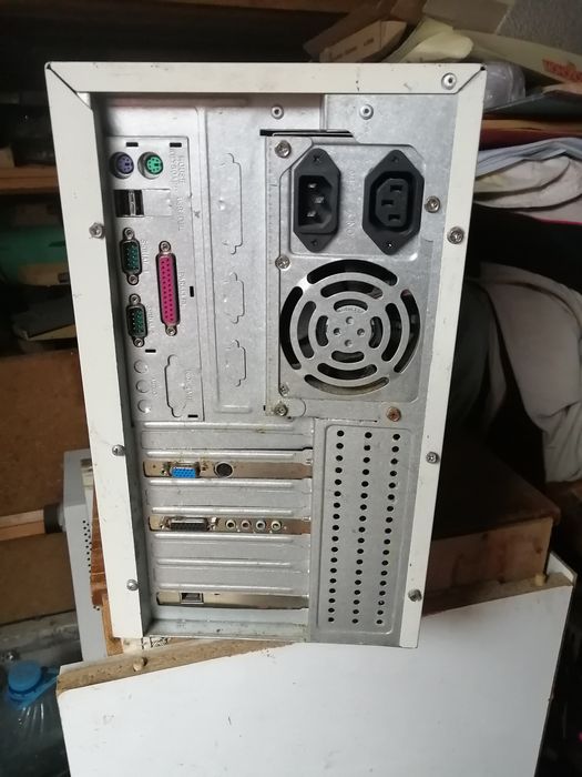 Старі компьютери з моніторами 2шт.