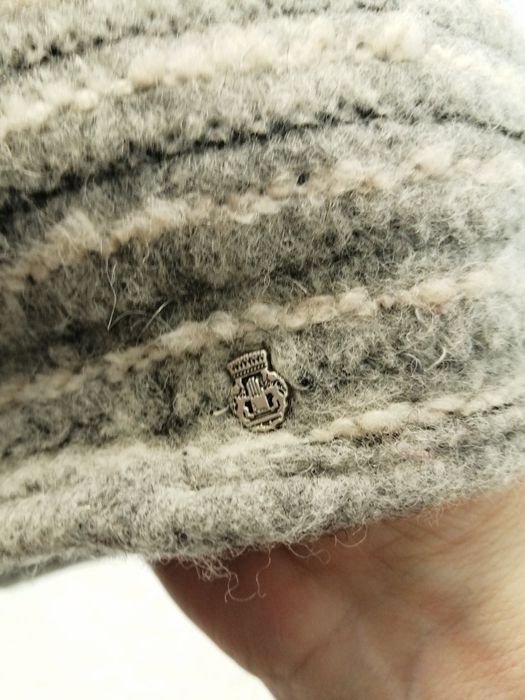 Elegancka czapka damska