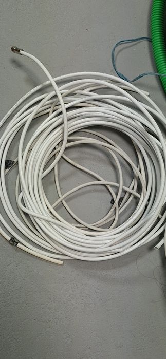 Resto de material de construção,  eletricidade, ripados...