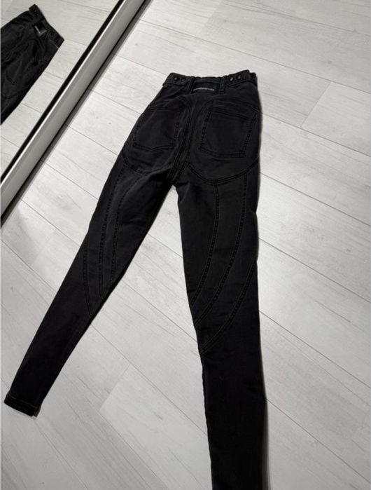 Джинси та боді maniere de voir