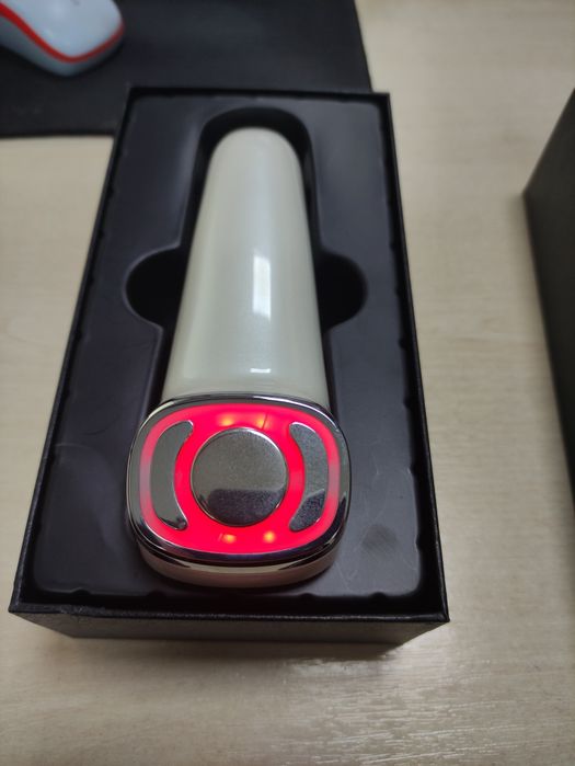 Массажер для Подтяжки кожи лица С ФУНКЦИЯМИ RF, EMS И LED-ТЕРАПИИ
