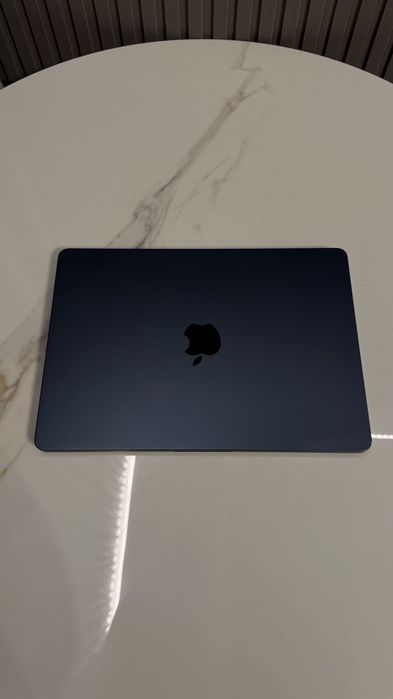 MacBook Air M2 | не працює екран | під ремонт або на запчастин